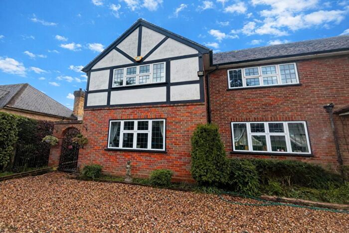 2 Bedroom House To Rent In Drovers Lane, Amersham, Buckinghamshire, HP7