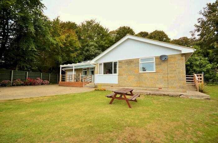 4 Bedroom Bungalow To Rent In Woolverton Road, St. Lawrence, Ventnor, PO38