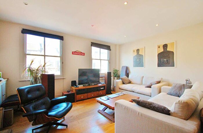 2 Bedroom Flat To Rent In Northcote Road, Clapham Junction, London, SW11
