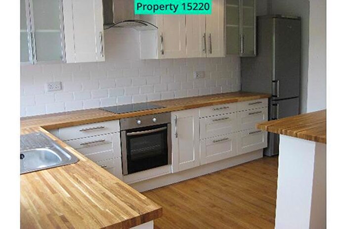 3 Bedroom Semi-Detached House To Rent In Tonge Close, Beckenham, BR3