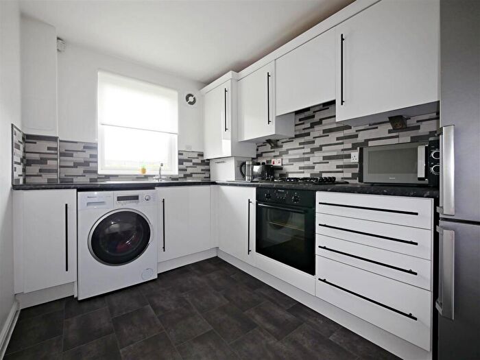 2 Bedroom Flat To Rent In Bathlin Crescent, Moodiesburn, Glasgow, G69