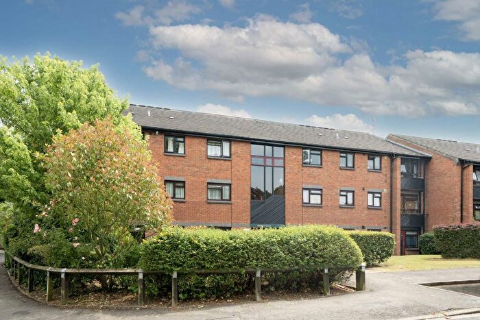 2 Bedroom Flat To Rent In Buckingham Close, London, W5