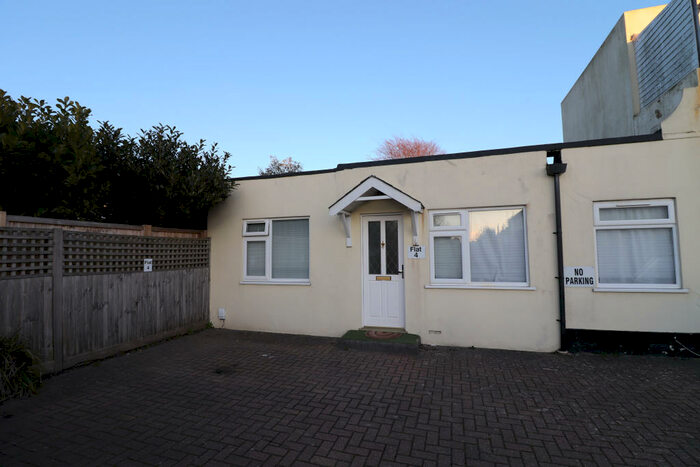 2 Bedroom Flat To Rent In Goring Road, Worthing, BN12