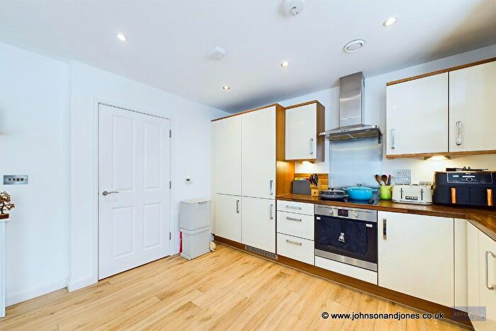 2 Bedroom Apartment For Sale In Strawberry Fields, Rowtown, Surrey, KT15