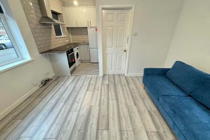 1 Bedroom Flat To Rent In Daniel Street Cardiff, CF24