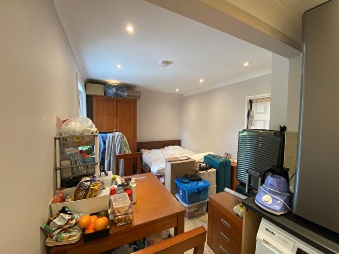 Studio To Rent In Broadfields Avenue, Edgware, Greater London, HA8