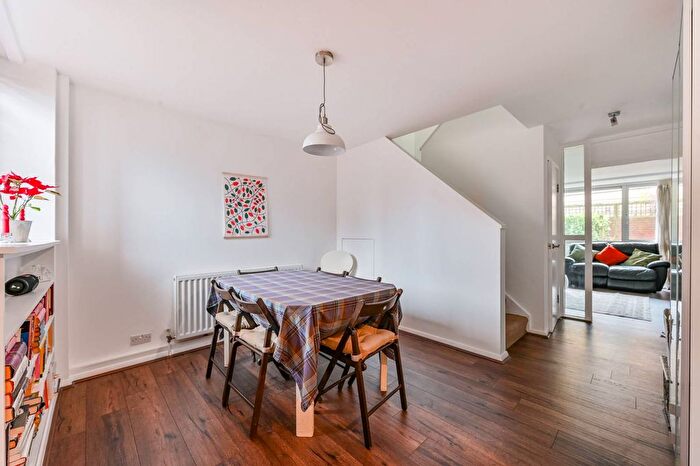 4 Bedroom Maisonette For Sale In Kilburn Lane, Queen's Park, London, W10