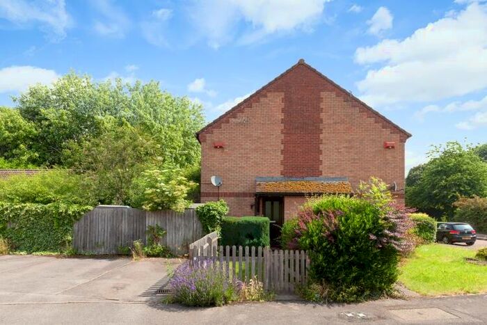 1 Bedroom End Of Terrace House To Rent In Dean Close, Banbury, OX16