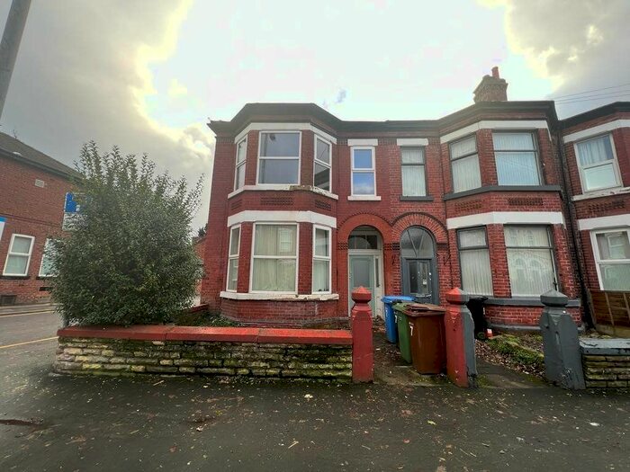 3 Bedroom Maisonette To Rent In Lowfield Road, Shaw Heath, Stockport, SK2