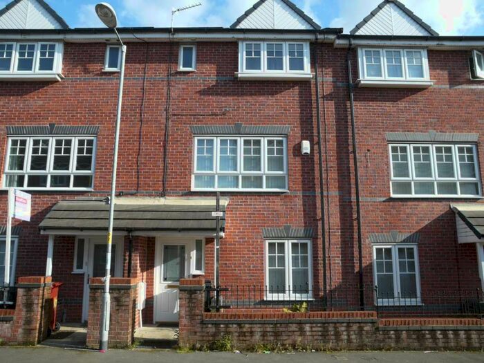 3 Bedroom Town House To Rent In Lowbrook Avenue, Manchester, M9