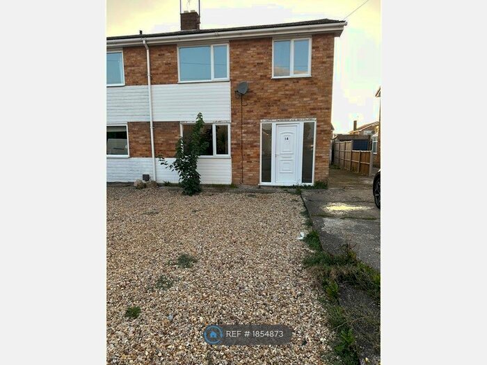 3 Bedroom Semi-Detached House To Rent In Birchwood Avenue, Cambridgeshire, PE15