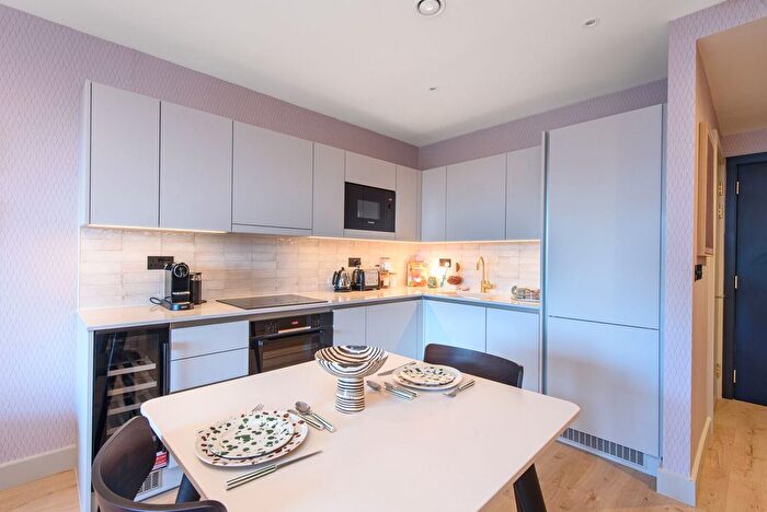 3 Bedroom Flat To Rent In The Draper, Colindale, London, NW9