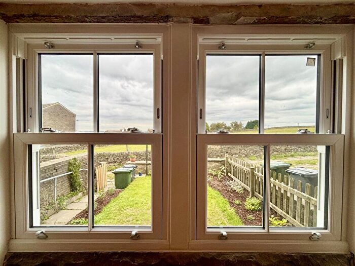 2 Bedroom Terraced House For Sale In School Ridge, Thornton, Bradford, BD13