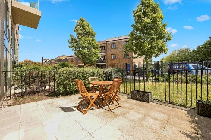 2 Bedroom Flat To Rent In Ben Jonson Road, London, E1