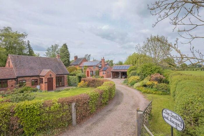 3 Bedroom Semi-Detached House For Sale In The Smithy, Gilberts End, Hanley Swan, Worcester, WR8