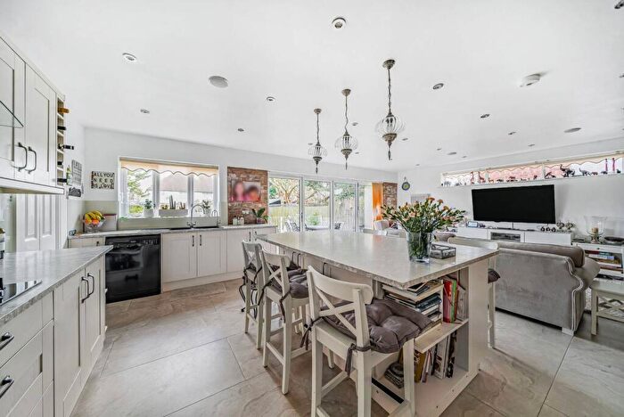 7 Bedroom Detached House For Sale In Greenfield Gardens, Cricklewood, London, NW2