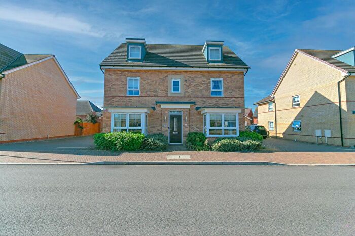 5 Bedroom Detached House For Sale In Montague Crescent, Brooklands, MK10