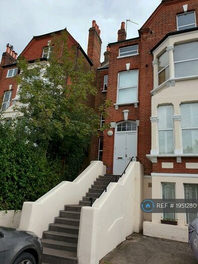 3 Bedroom Flat To Rent In Norwood Road, London, SE24