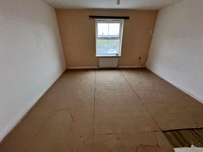 4 Bedroom Town House To Rent In Littlebrooke Close, Bolton, BL2