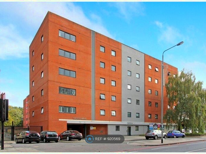 2 Bedroom Flat To Rent In Radnor House, London, SW16