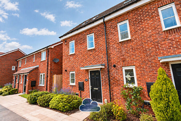 3 Bedroom End Of Terrace House To Rent In Willow Way, Coventry, CV3