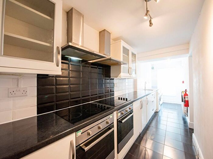 5 Bedroom Property To Rent In William Street, Sandfields, City Centre, Swansea, SA1