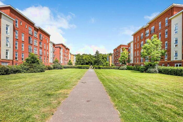 2 Bedroom Flat To Rent In Little Hackets, Havant, Hampshire, PO9