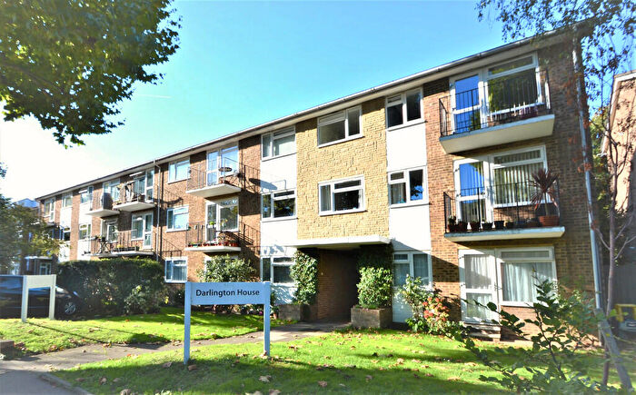1 Bedroom Flat To Rent In Lovelace Gardens, Surbiton, KT6