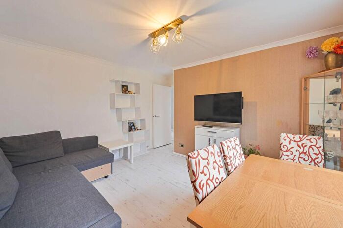 1 Bedroom Flat To Rent In Stadium Street, Chelsea, London, SW10