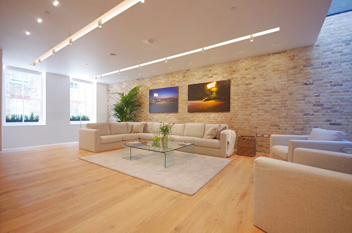 3 Bedroom Detached House To Rent In Bingham Place, Marylebone, London, W1U