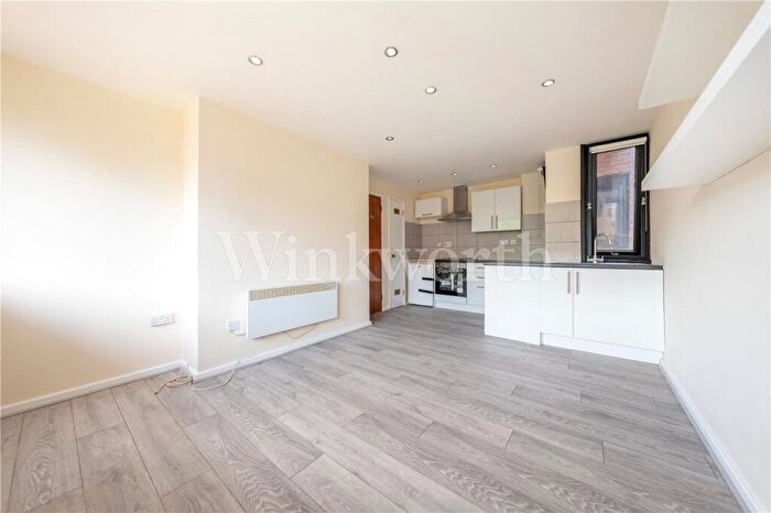 1 Bedroom Apartment To Rent In Britten Close, London, NW11
