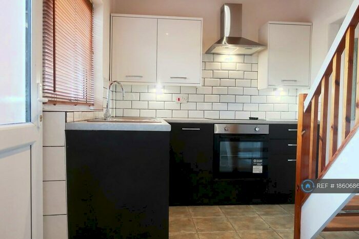 2 Bedroom Terraced House To Rent In Wigan Road, Westhoughton, Bolton, BL5