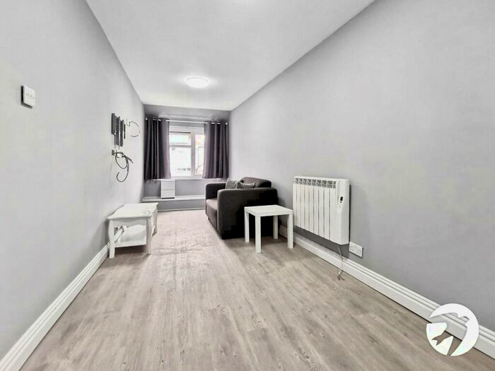 1 Bedroom House To Rent In Collindale Avenue, Erith, DA8
