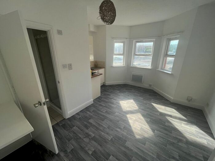 1 Bedroom Studio To Rent In Holdenhurst Road, Bournemouth, BH8