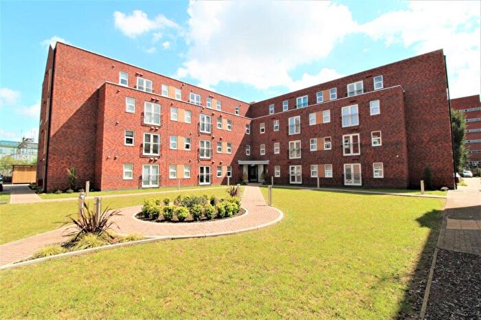 2 Bedroom Apartment To Rent In Crescent House, Woodside Park, Rugby, CV21