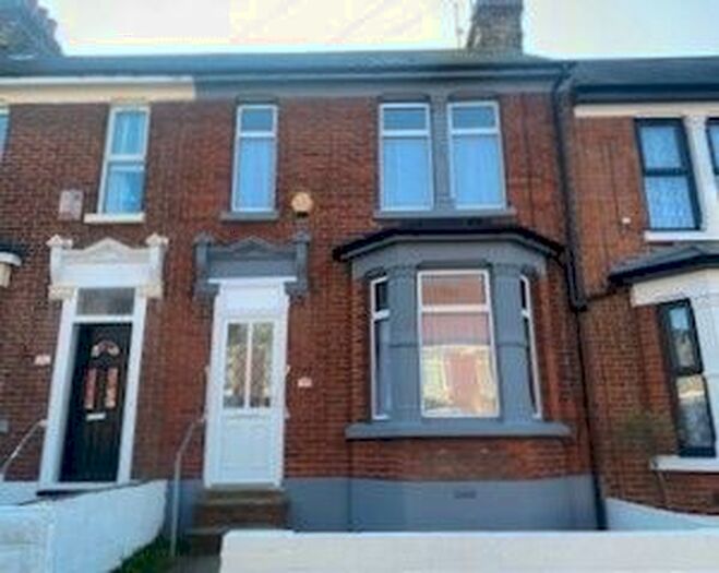 3 Bedroom Property To Rent In Valley Road, Gillingham, ME7