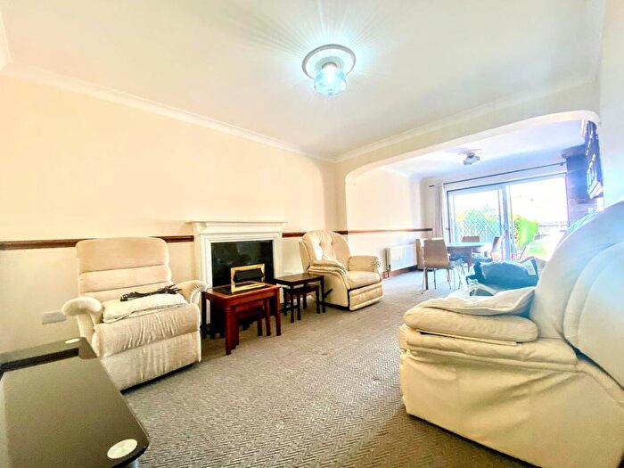 4 Bedroom Semi-Detached House To Rent In Church Road, Hayes, UB3