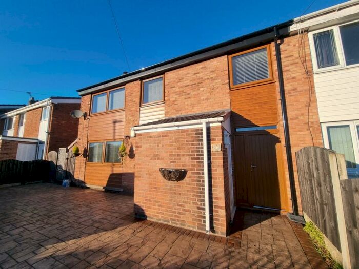 2 Bedroom Apartment To Rent In East Pinfold, Royston, S71