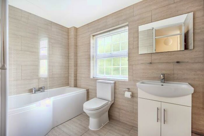 3 Bedroom Terraced House To Rent In Bath Road, Reading, RG1