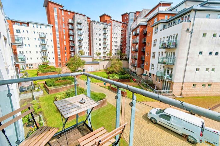 1 Bedroom Flat For Sale In Lower Canal Walk, Southampton, SO14