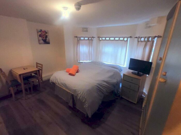 Studio To Rent In St. Pauls Avenue, NW2