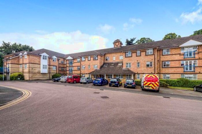 2 Bedroom Flat To Rent In Barons Court, Earls Meade, Luton, LU2