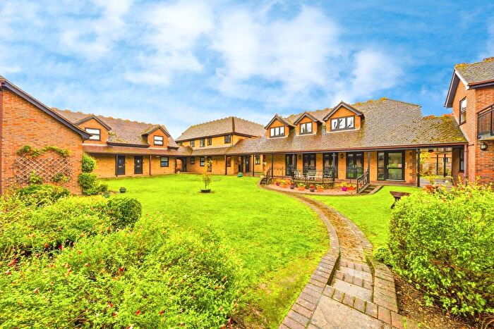 2 Bedroom Flat For Sale In Clarendon Mews, Bexley, DA5