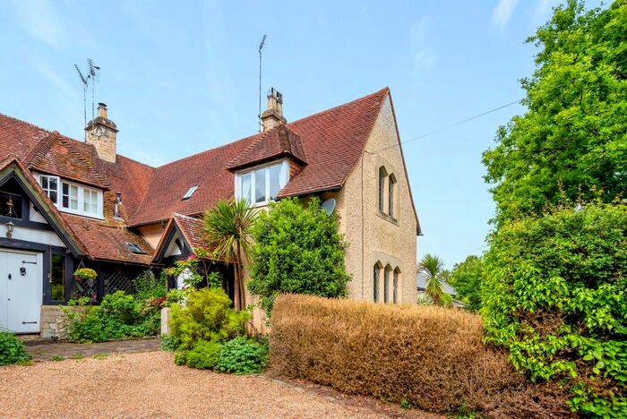 3 Bedroom Semi-Detached House For Sale In School Hill, Seale, Farnham, Surrey, GU10