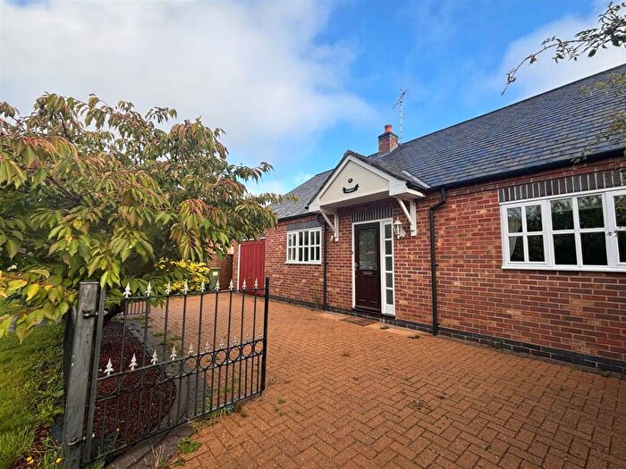 2 Bedroom Detached Bungalow For Sale In Mountford Close, Wellesbourne, CV35