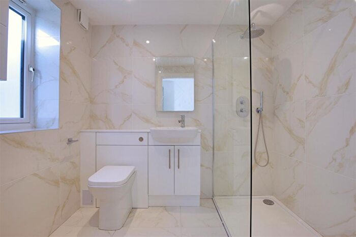1 Bedroom Flat For Sale In Larsens House, Farm Hill Road, Waltham Abbey, EN9