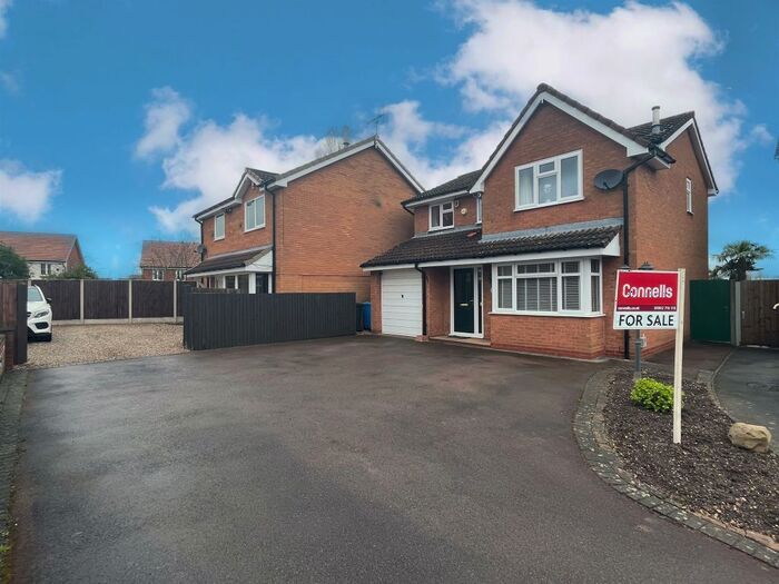 4 Bedroom Detached House For Sale In Harebell Close, Featherstone, Wolverhampton, WV10