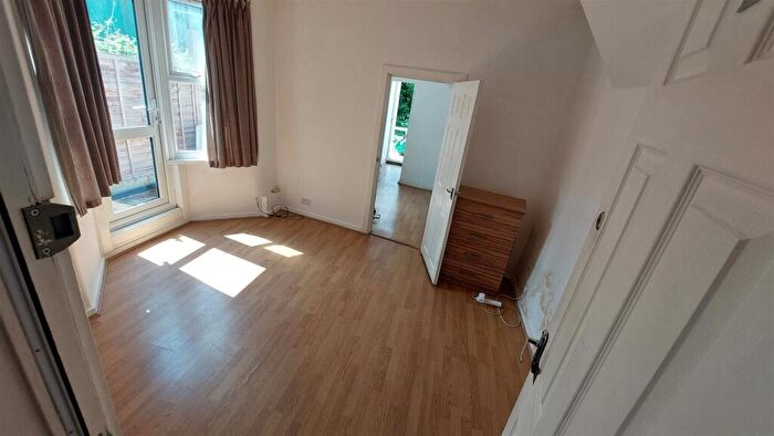 1 Bedroom Flat To Rent In Little Ilford Lane, Manor Park, E12