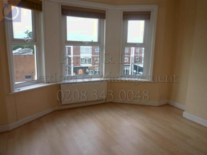 2 Bedroom Flat To Rent In High Road, North Finchley, London, N12