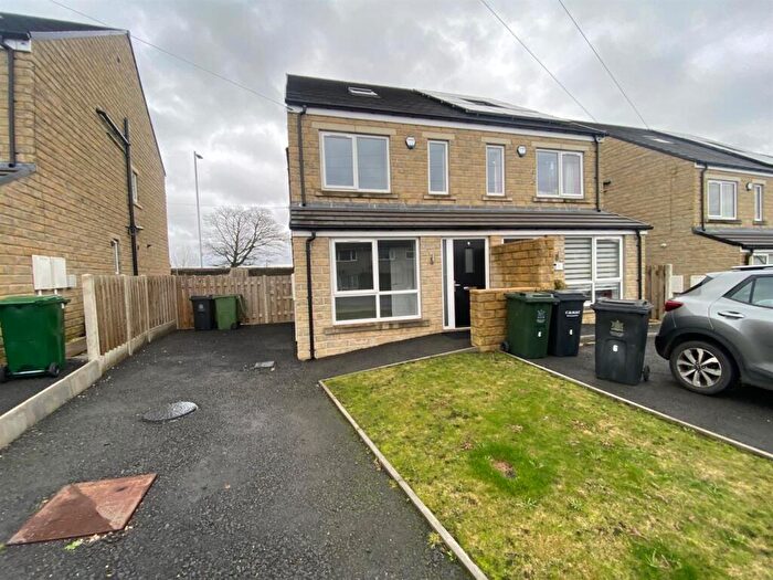 3 Bedroom Semi Detached House To Rent In Off Brighouse/Denholme Road, Queensbury, BD13
